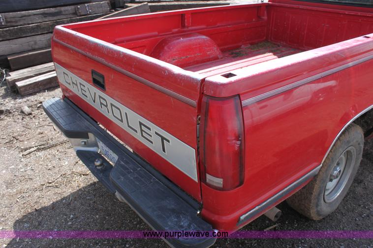 image for item F8696 1994 Chevrolet 1500 pickup truck