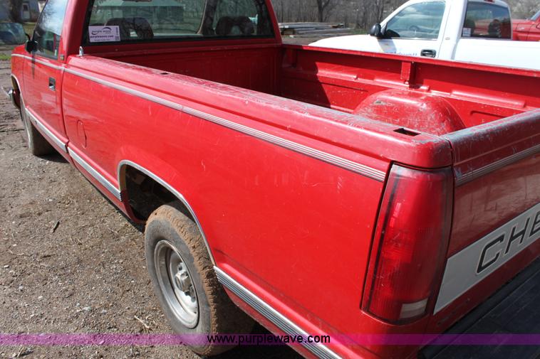 image for item F8696 1994 Chevrolet 1500 pickup truck