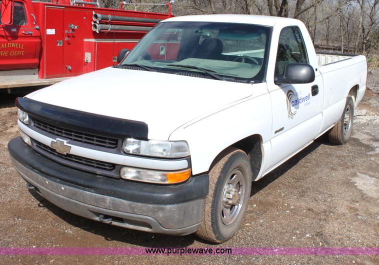 image for item F8697 1999 Chevrolet Silverado 1500 pickup truck