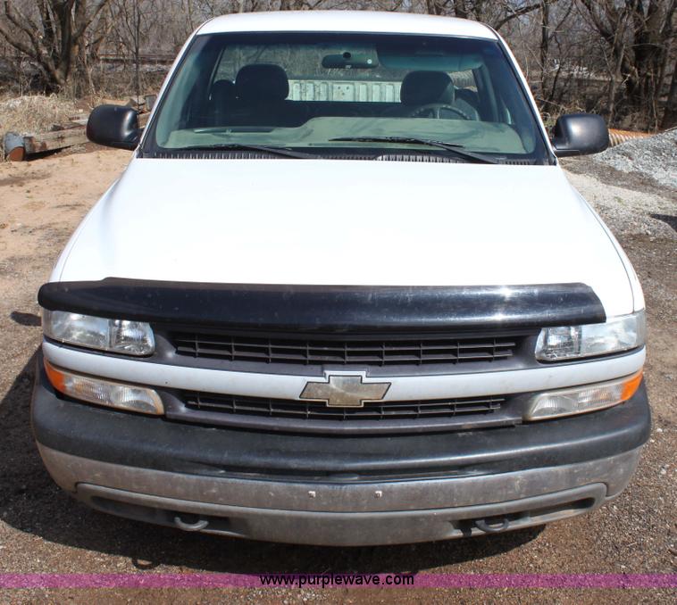 image for item F8697 1999 Chevrolet Silverado 1500 pickup truck