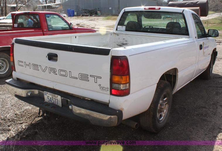 image for item F8697 1999 Chevrolet Silverado 1500 pickup truck