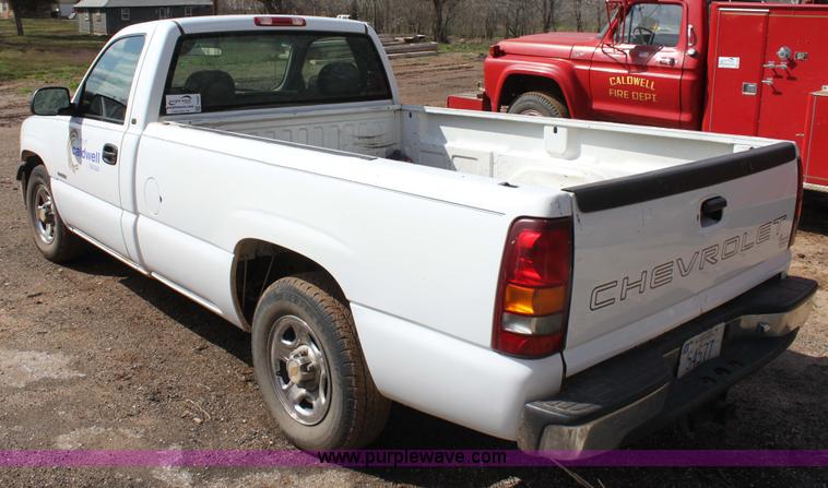 image for item F8697 1999 Chevrolet Silverado 1500 pickup truck