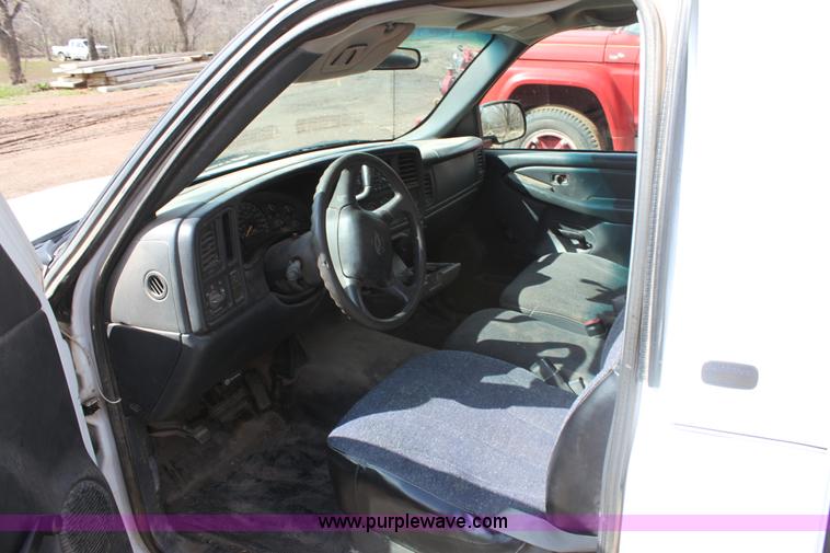 image for item F8697 1999 Chevrolet Silverado 1500 pickup truck