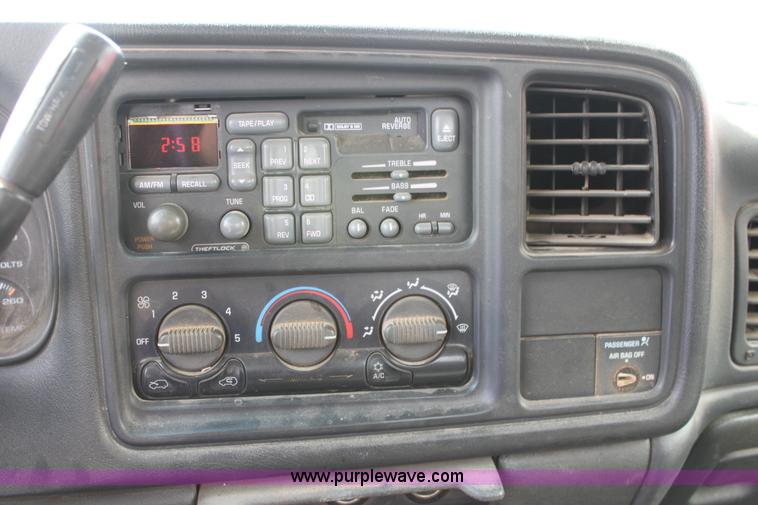 image for item F8697 1999 Chevrolet Silverado 1500 pickup truck