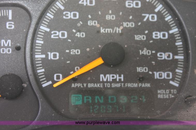 image for item F8697 1999 Chevrolet Silverado 1500 pickup truck