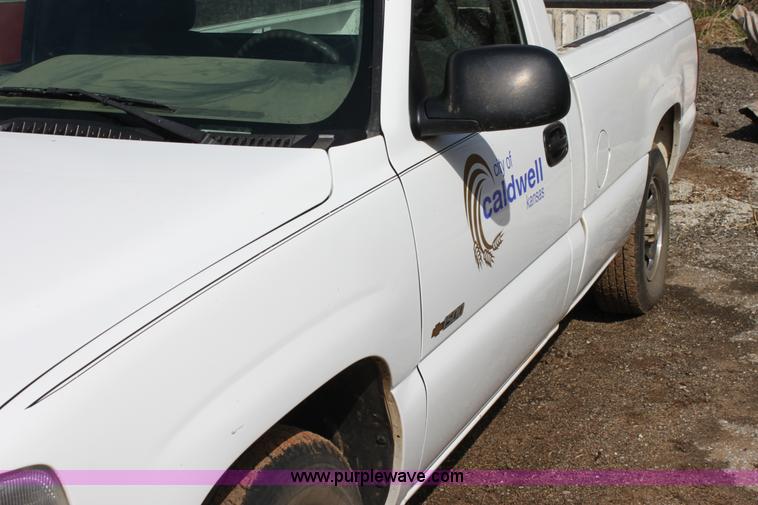 image for item F8697 1999 Chevrolet Silverado 1500 pickup truck