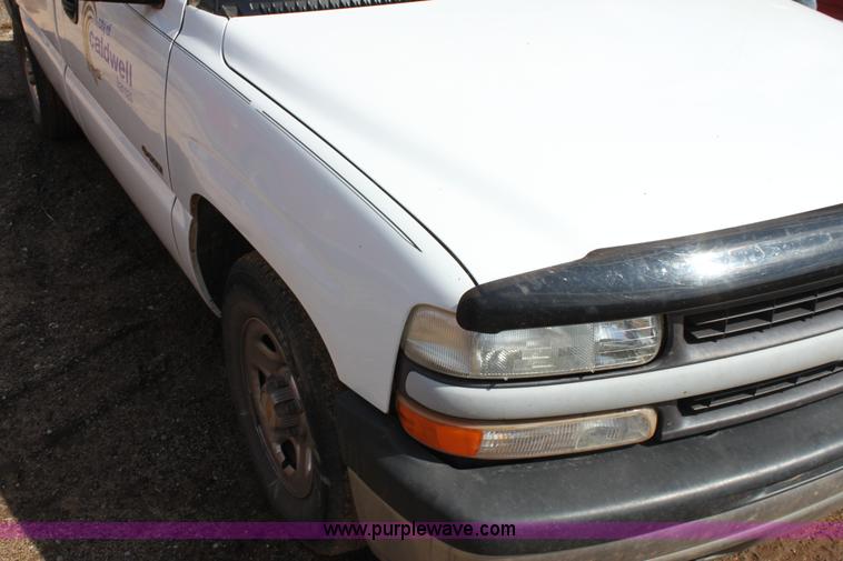 image for item F8697 1999 Chevrolet Silverado 1500 pickup truck