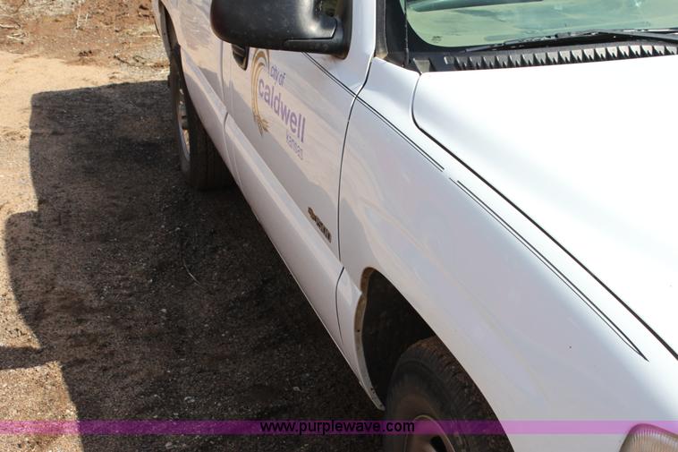 image for item F8697 1999 Chevrolet Silverado 1500 pickup truck