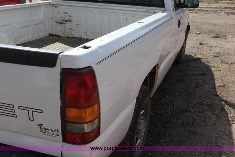 image for item F8697 1999 Chevrolet Silverado 1500 pickup truck