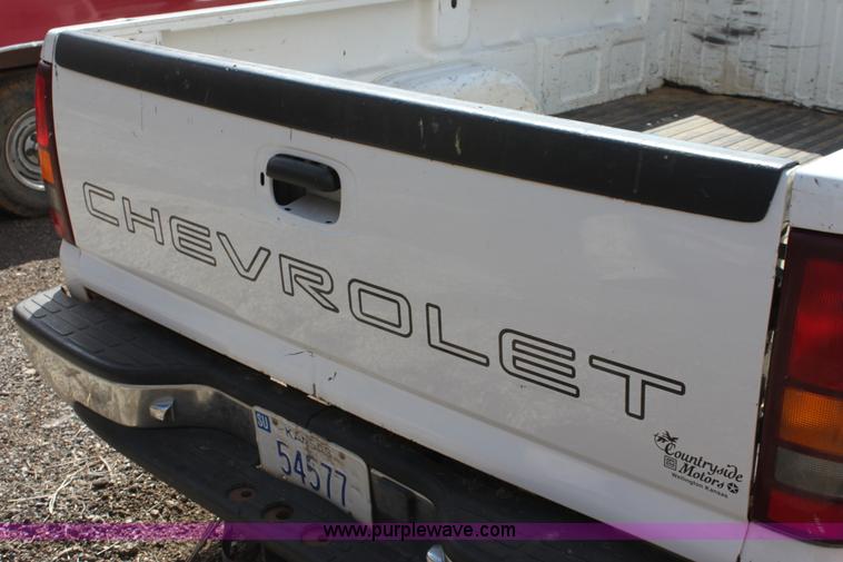 image for item F8697 1999 Chevrolet Silverado 1500 pickup truck