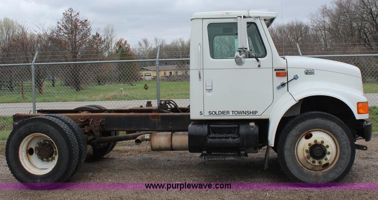 image for item G5049 1999 International 4700 cab and chassis
