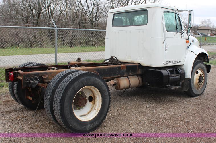 image for item G5049 1999 International 4700 cab and chassis