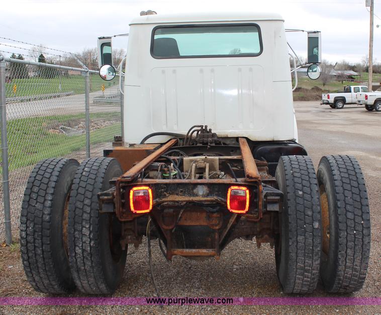 image for item G5049 1999 International 4700 cab and chassis