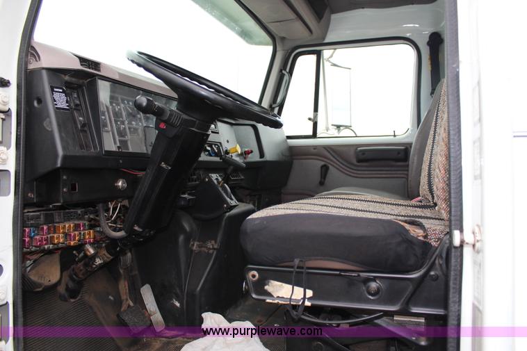 image for item G5049 1999 International 4700 cab and chassis