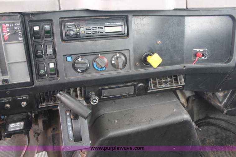 image for item G5049 1999 International 4700 cab and chassis