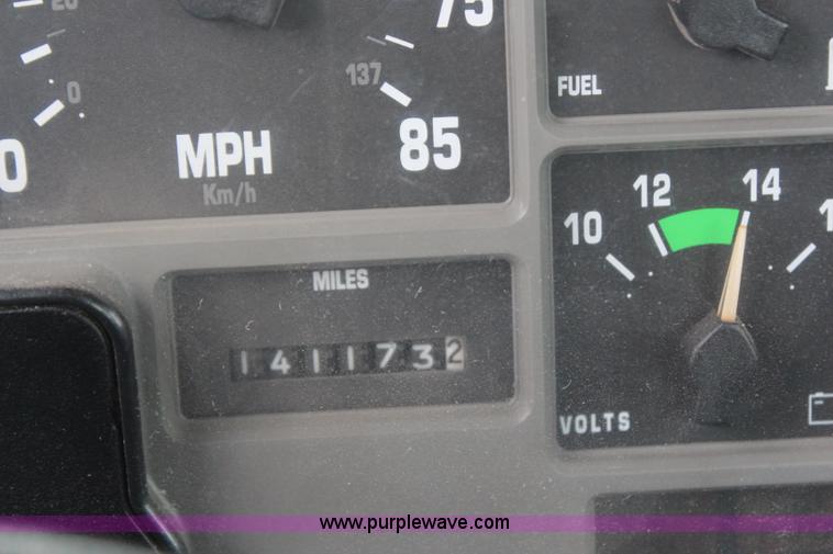 image for item G5049 1999 International 4700 cab and chassis