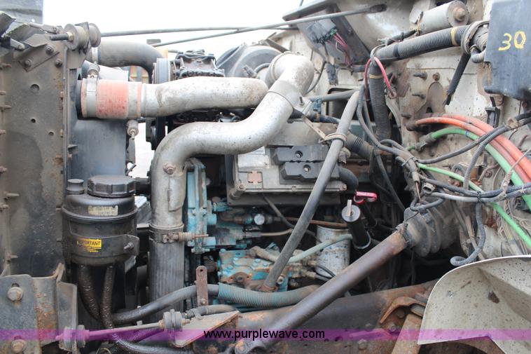 image for item G5049 1999 International 4700 cab and chassis