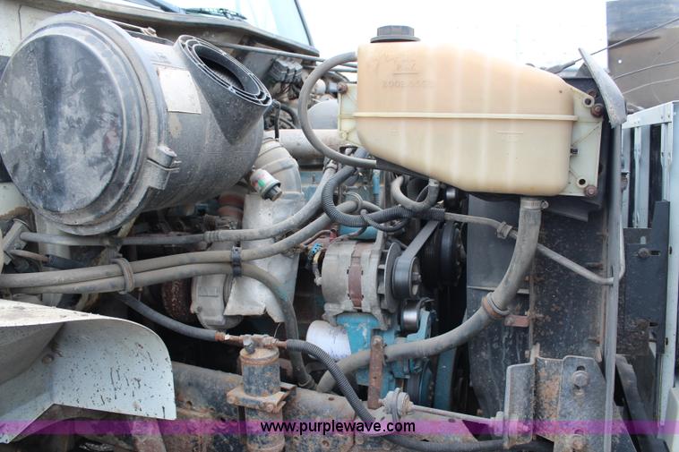 image for item G5049 1999 International 4700 cab and chassis