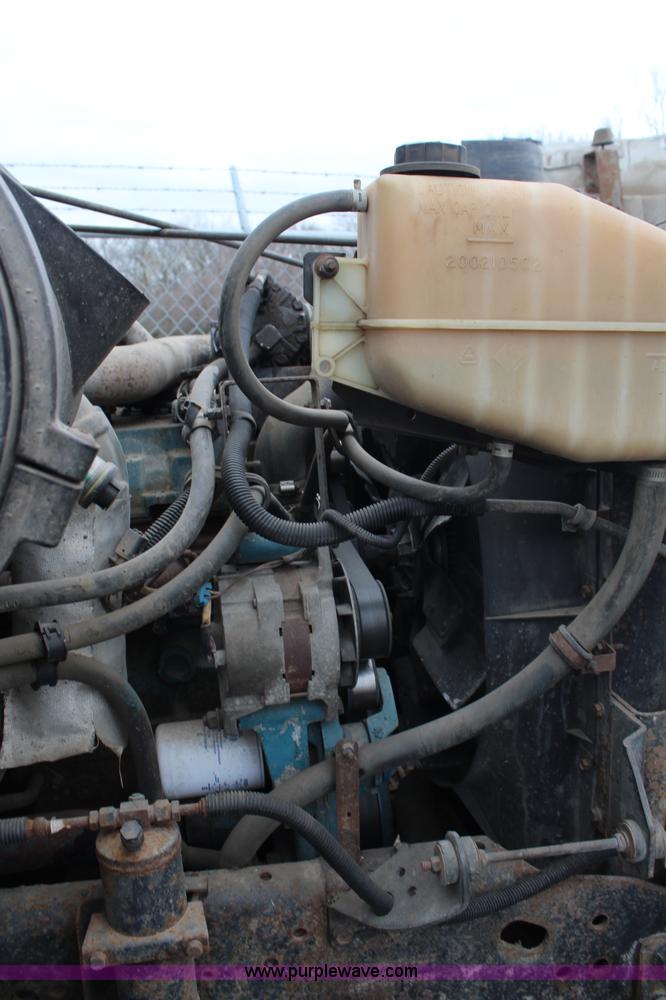 image for item G5049 1999 International 4700 cab and chassis