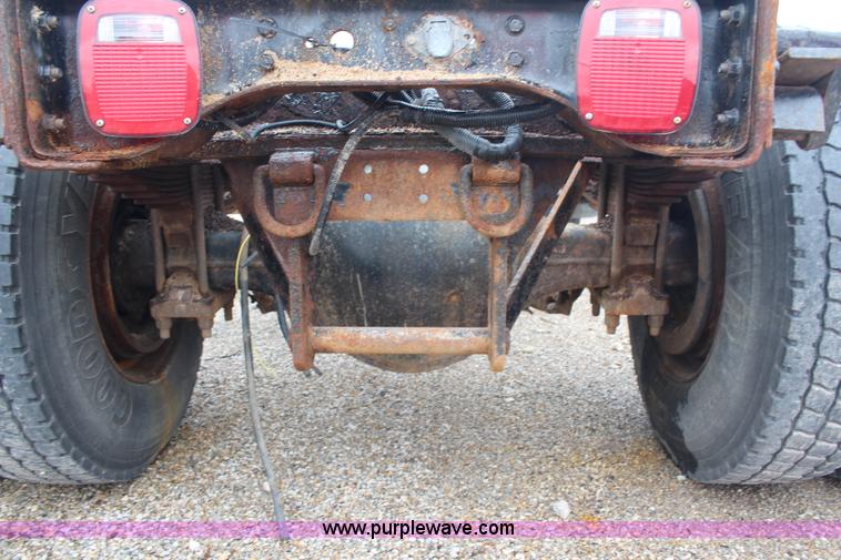 image for item G5049 1999 International 4700 cab and chassis