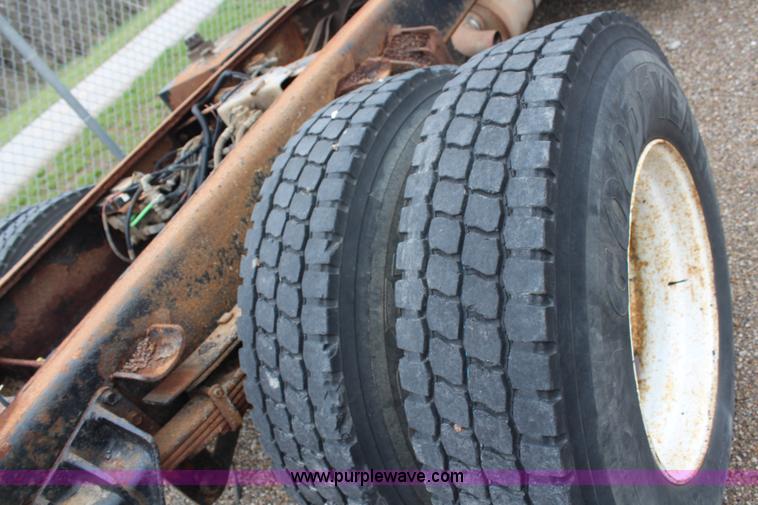 image for item G5049 1999 International 4700 cab and chassis