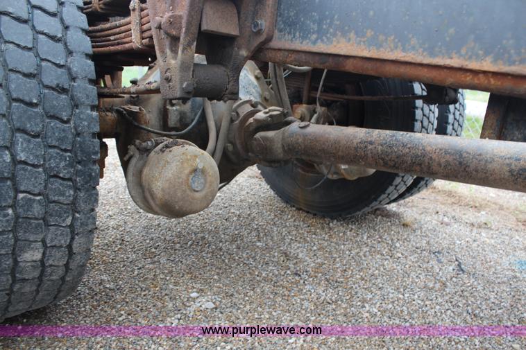 image for item G5049 1999 International 4700 cab and chassis