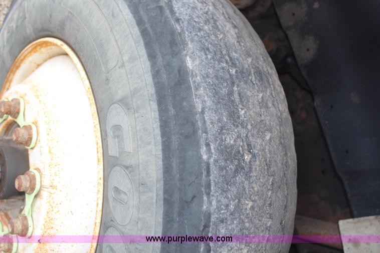 image for item G5049 1999 International 4700 cab and chassis