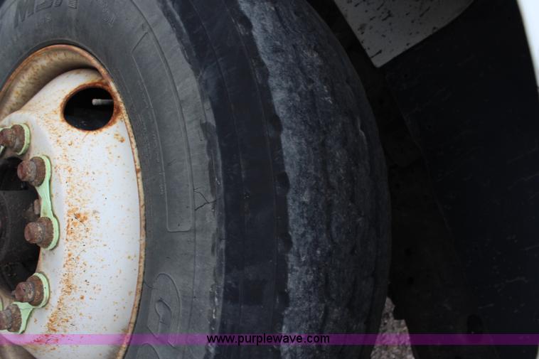 image for item G5049 1999 International 4700 cab and chassis