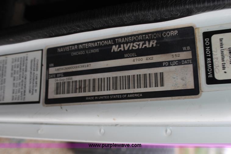 image for item G5049 1999 International 4700 cab and chassis