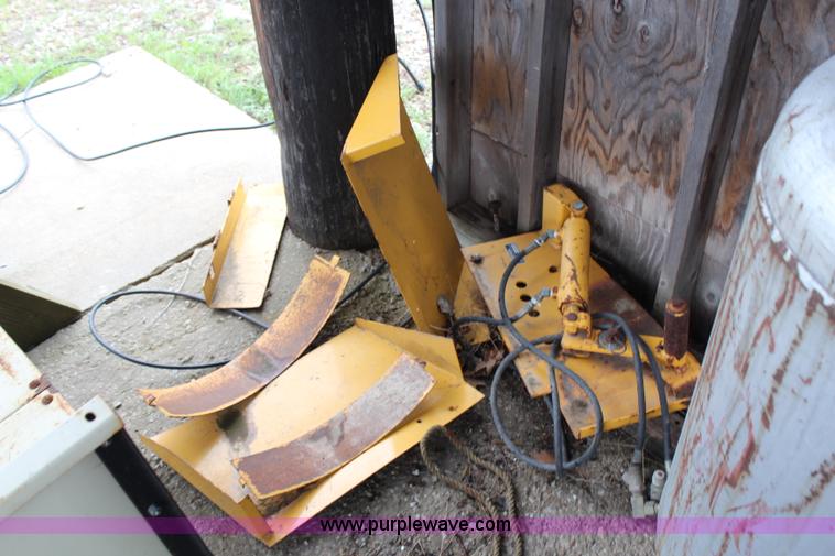 image for item G5105 Hustler 320 mower