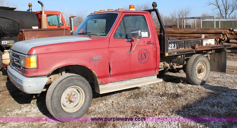 image for item G5314 1990 Ford F250 bale bed truck