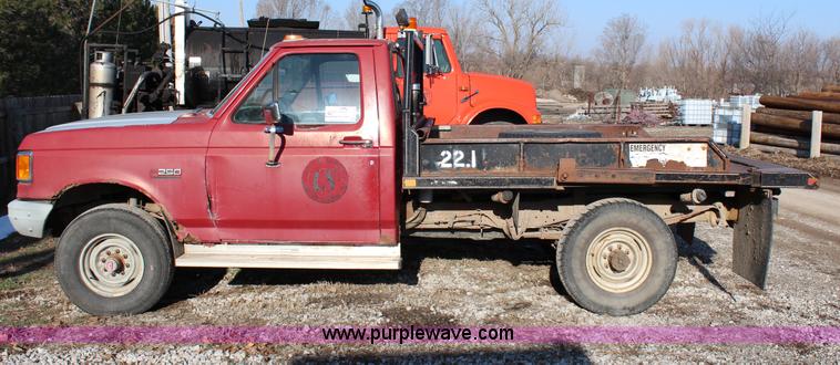 image for item G5314 1990 Ford F250 bale bed truck