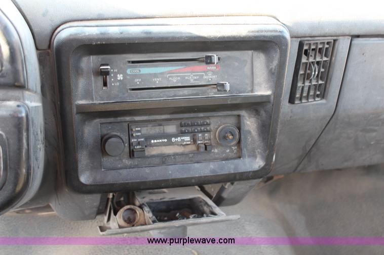 image for item G5314 1990 Ford F250 bale bed truck