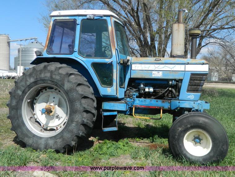 image for item G7830 1977 Ford 9700 tractor