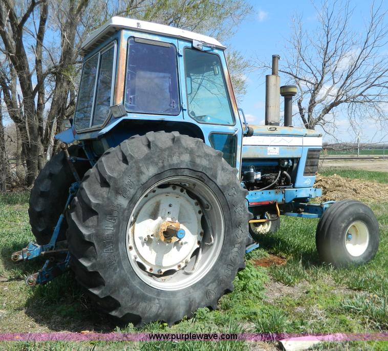 image for item G7830 1977 Ford 9700 tractor