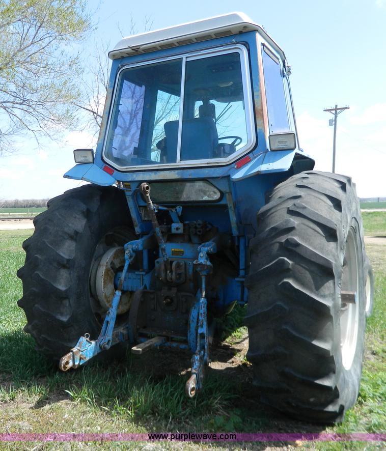 image for item G7830 1977 Ford 9700 tractor