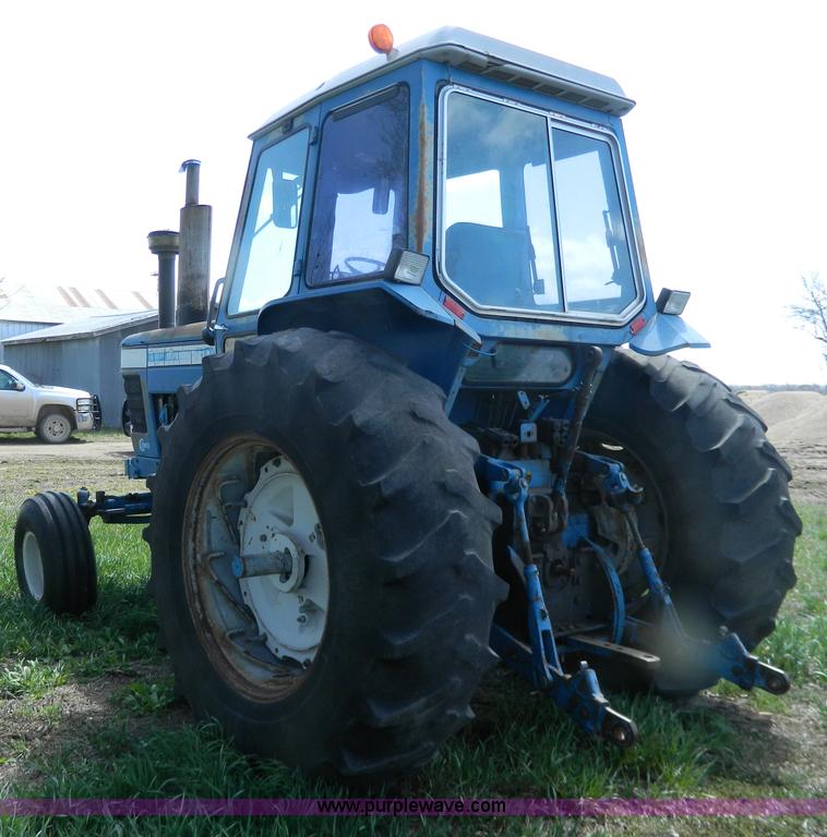 image for item G7830 1977 Ford 9700 tractor