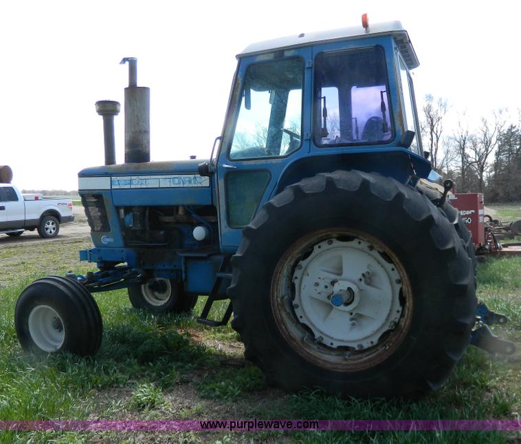 image for item G7830 1977 Ford 9700 tractor