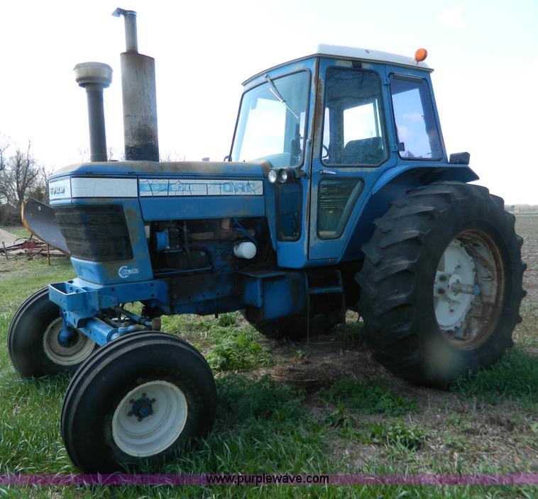 image for item G7830 1977 Ford 9700 tractor
