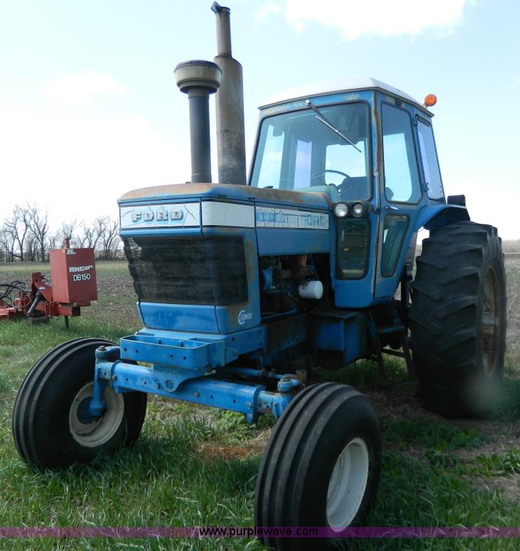 image for item G7830 1977 Ford 9700 tractor