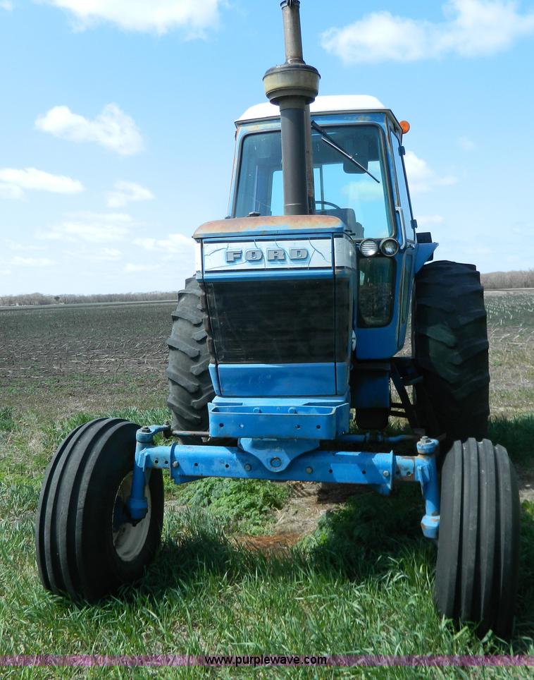 image for item G7830 1977 Ford 9700 tractor