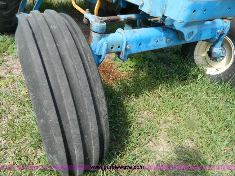 image for item G7830 1977 Ford 9700 tractor