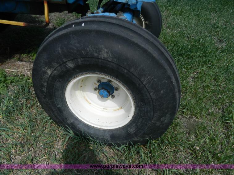 image for item G7830 1977 Ford 9700 tractor