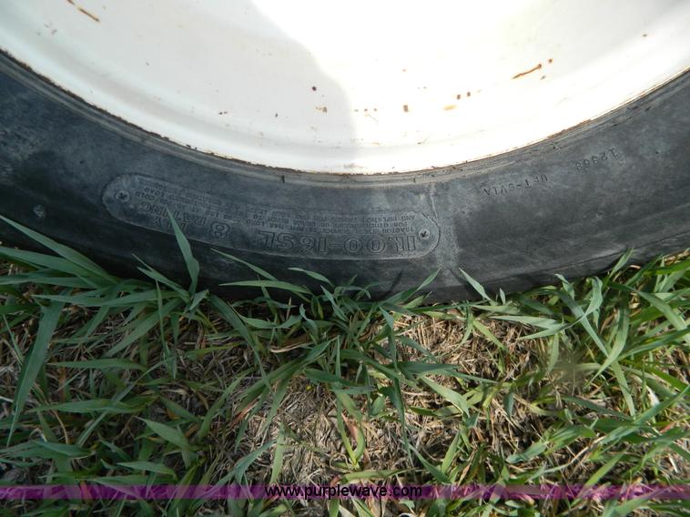 image for item G7830 1977 Ford 9700 tractor