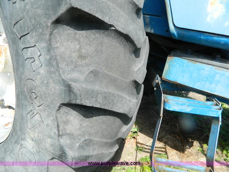 image for item G7830 1977 Ford 9700 tractor