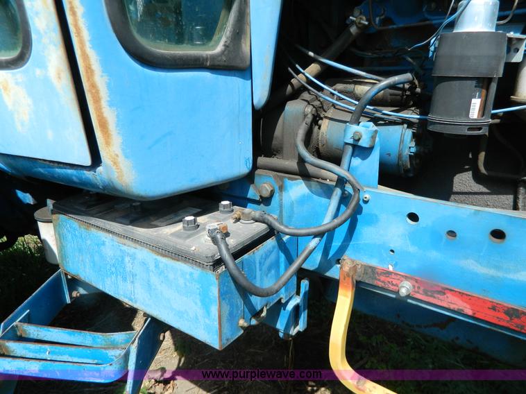 image for item G7830 1977 Ford 9700 tractor