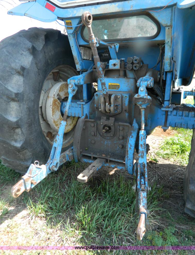 image for item G7830 1977 Ford 9700 tractor