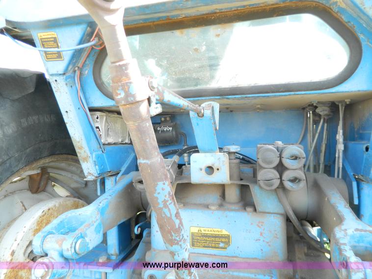 image for item G7830 1977 Ford 9700 tractor