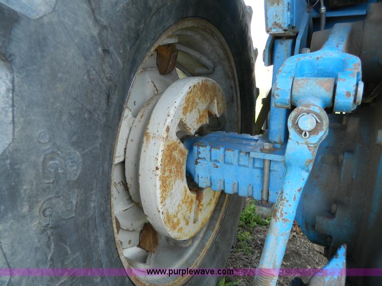 image for item G7830 1977 Ford 9700 tractor