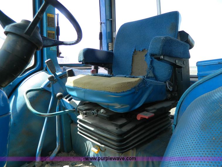 image for item G7830 1977 Ford 9700 tractor